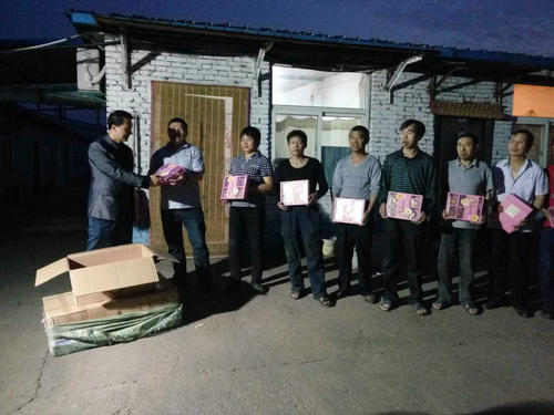 洗選煤運(yùn)營公司紅柳林運(yùn)營項(xiàng)目部中秋送月餅情暖職工心