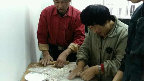 建設集團各單位：情暖冬至 餃子飄香