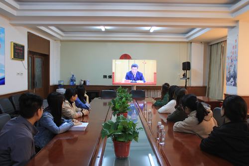 聆聽！思考！奮進！我們都是新時代的“追夢人”