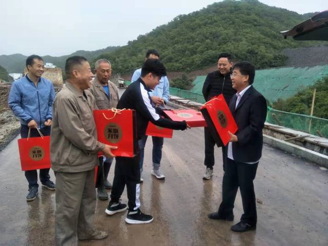 陜煤建設銅川公司“中秋”慰問送祝福