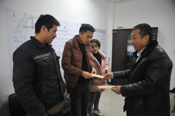 陜煤建設(shè)掘進(jìn)公司：節(jié)前慰問困難員工 真情關(guān)愛暖人心