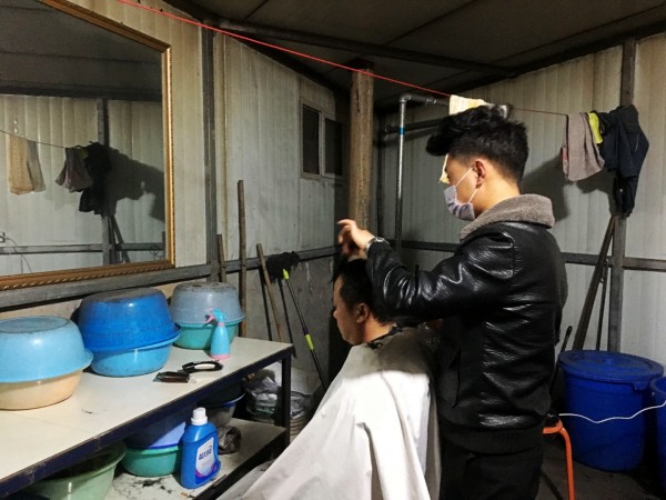 一推一剪皆是情 服務(wù)職工暖人心