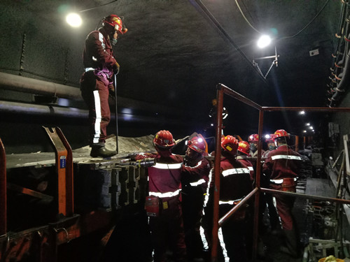 陜煤建設機電安裝公司:春節(jié)堅守崗位忙搶修