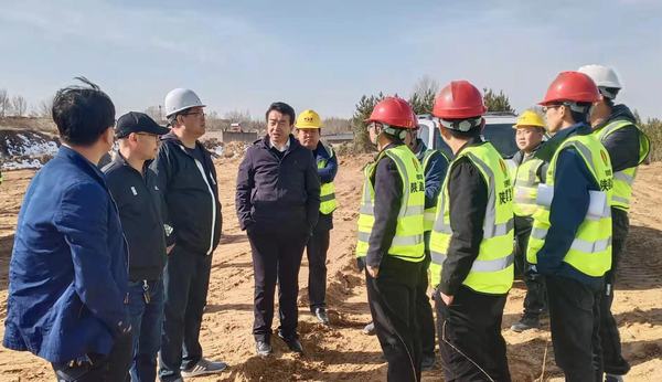 榆林科創(chuàng)新城建設有限公司總經理常應宏一行蒞臨科創(chuàng)新城市政一期工程N1項目經理部檢查指導工作