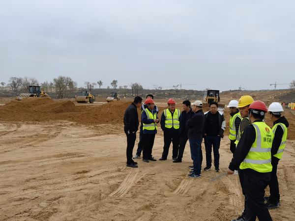 榆林市科創(chuàng)新城管委會總工程師劉兵一行到科創(chuàng)新城項目檢查指導工作