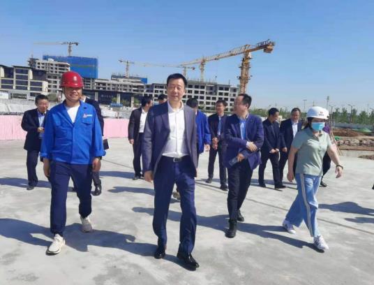 空港新城管委會主任賀鍵一行蒞臨城市中心公園現場調研指導工作