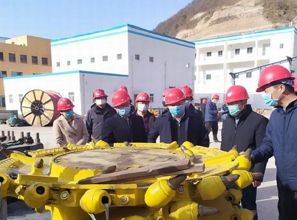 省多部門深入陜煤建設礦建二公司冶坪項目部開展安全生產(chǎn)執(zhí)法聯(lián)合大檢查