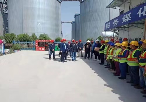 陜西神渭煤炭管道運輸有限責任公司領導深入施工現場對一線參建人員慰問