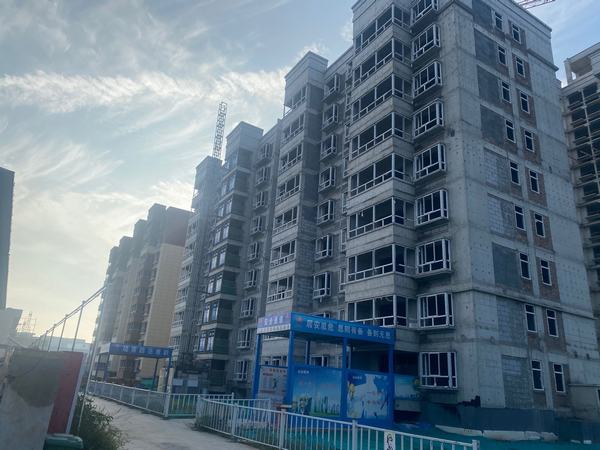 陜煤建設銅煤公司承建的白水縣萬榮錦園小區2#、3#樓獲評“市級文明工地”稱號