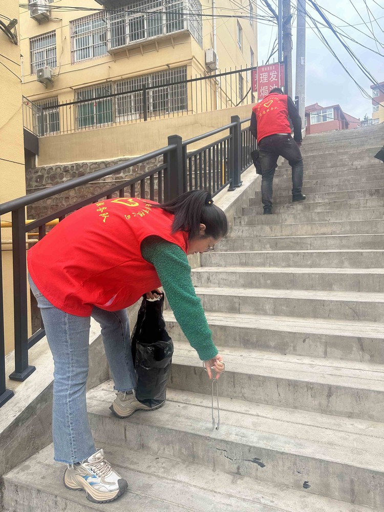 陜煤建設(shè)機(jī)電安裝公司:志愿服務(wù)迎“五一”,文明與愛齊傳遞