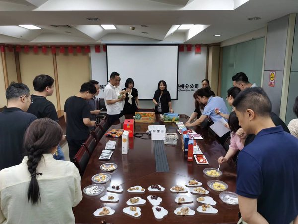 陜煤建設路橋分公司情系端午,放“粽”一下