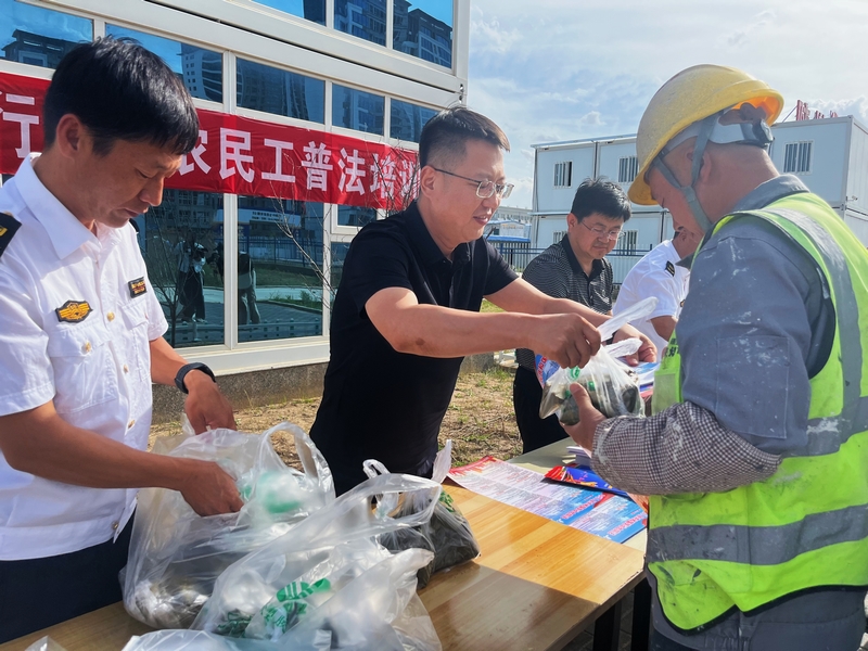 陜煤建設榆林公司第六項目部:端午送關懷 普法助維權