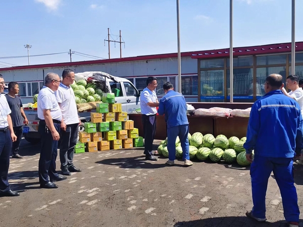 陜煤建設煤礦運營服務分公司:你戰高溫 我送清涼