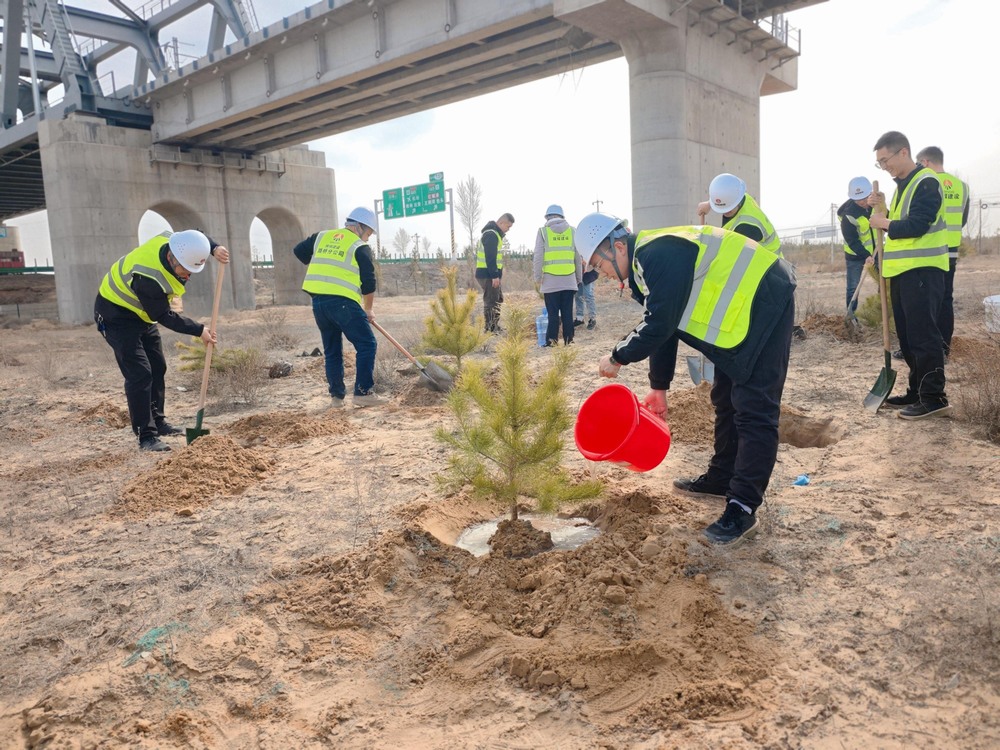 陜煤建設路橋分公司：夏意漸濃四月天，“青”風助力促發展