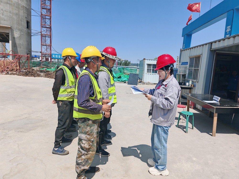 陜煤建設韓城分公司:玫瑰鏗鏘護安全 巾幗芳華鑄防線