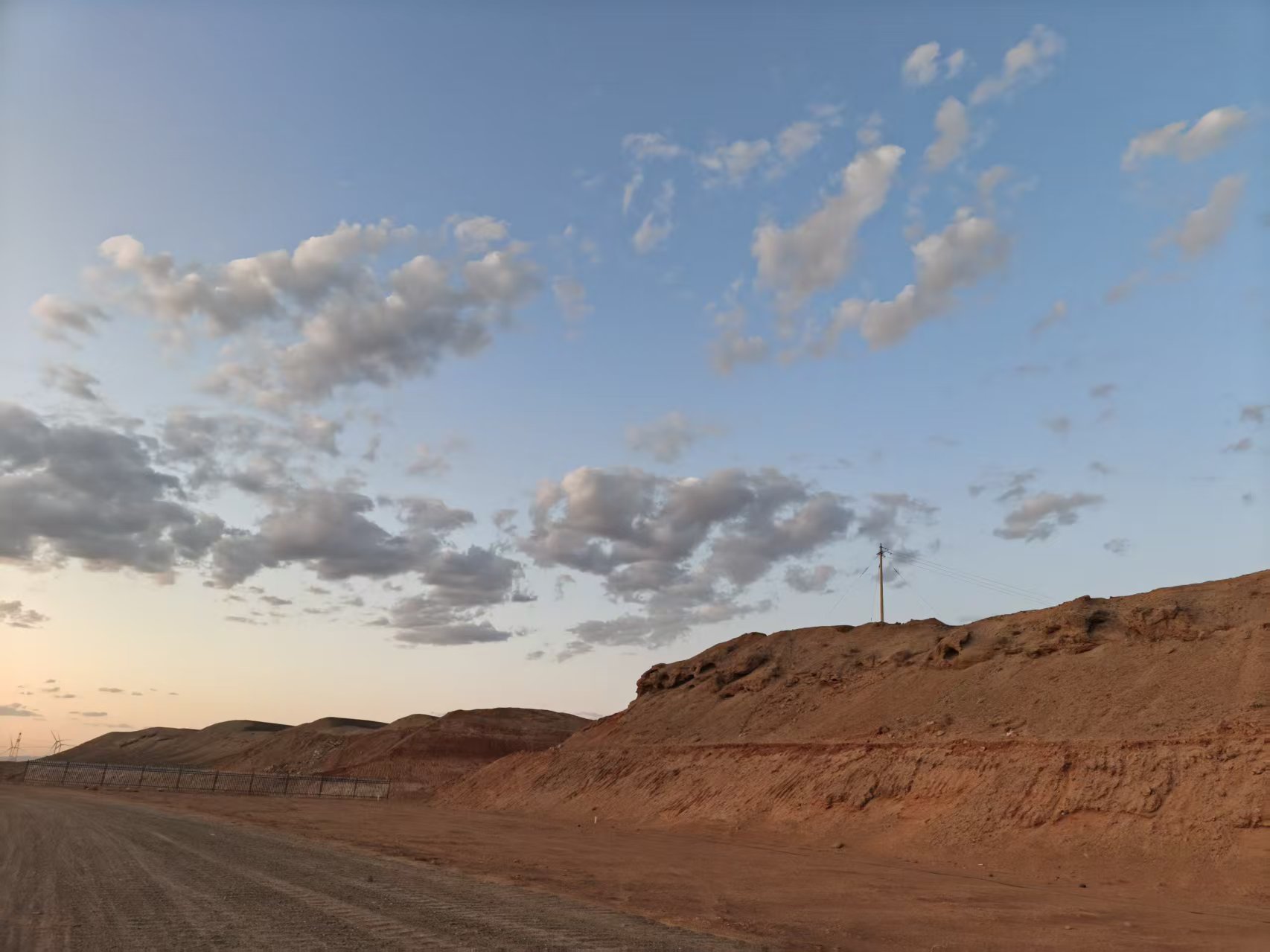 陜煤建設西北分公司土建第一項目部:職工娛樂室正式開放 戈壁灘上建起“歡樂港灣”