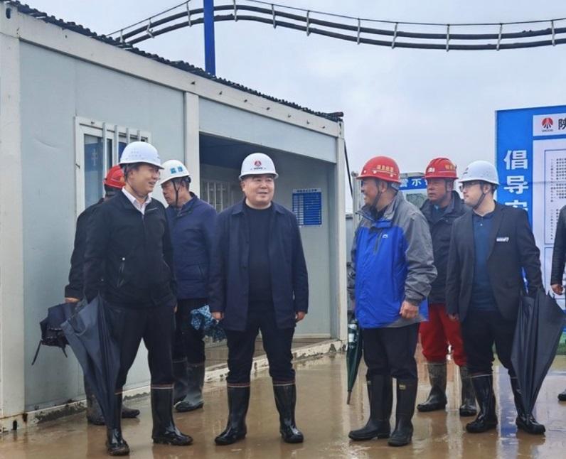 彬長集團副總經理萬近礦蒞臨小莊煤礦義門風井項目35KV變電站工程現場視察指導工作