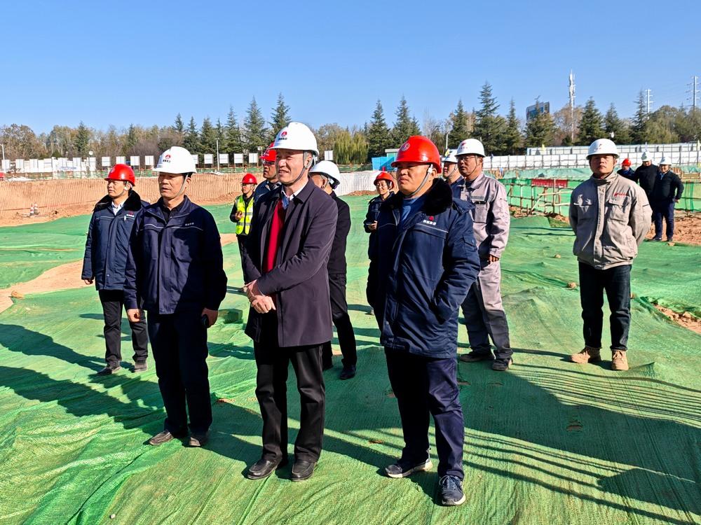 陜煤集團基本建設管理部高級主任師黃社民一行深入陜煤建設承建的銅創能材項目檢查指導工作